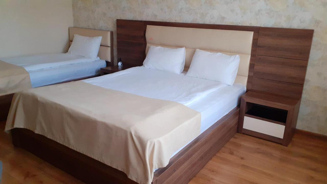 Hotel Lile Tbilisi Exterior foto