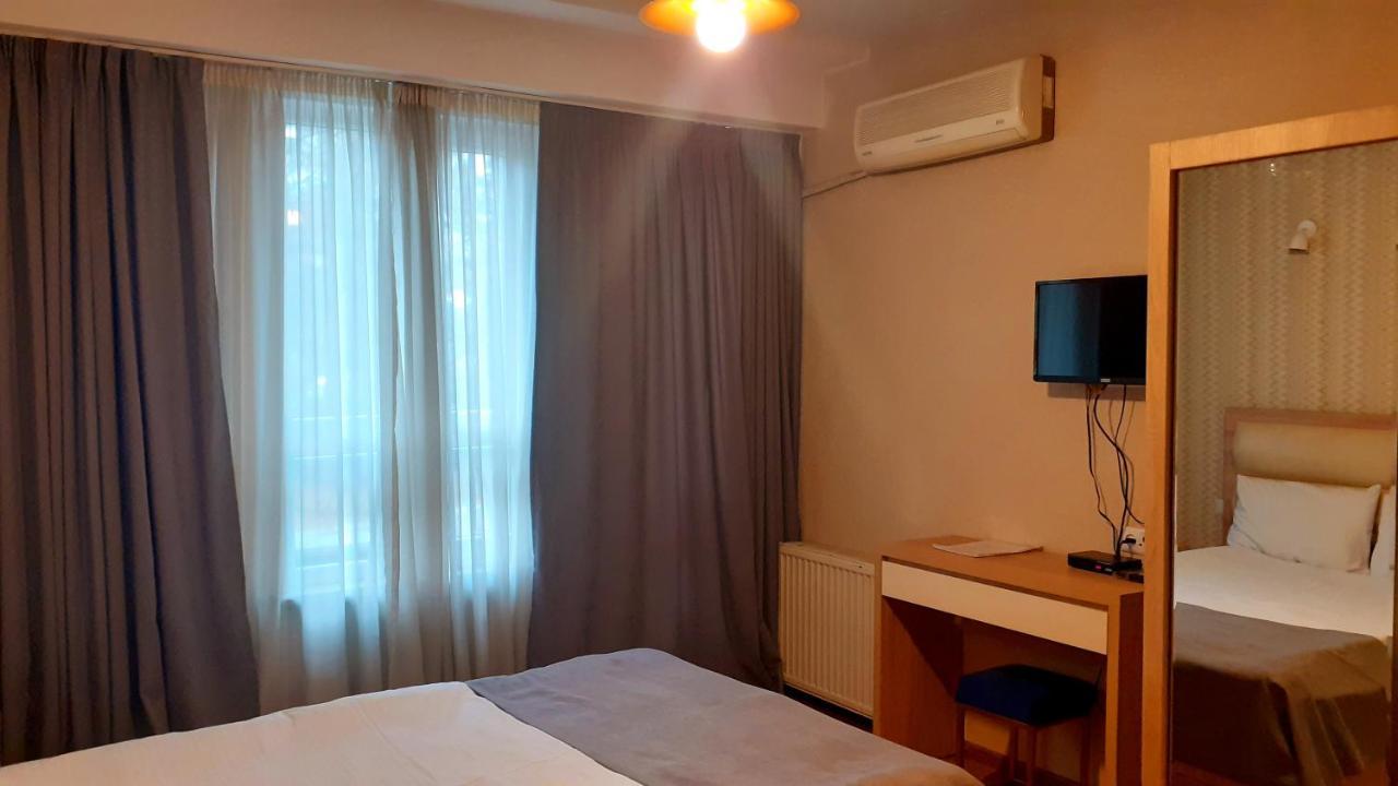 Hotel Lile Tbilisi Exterior foto